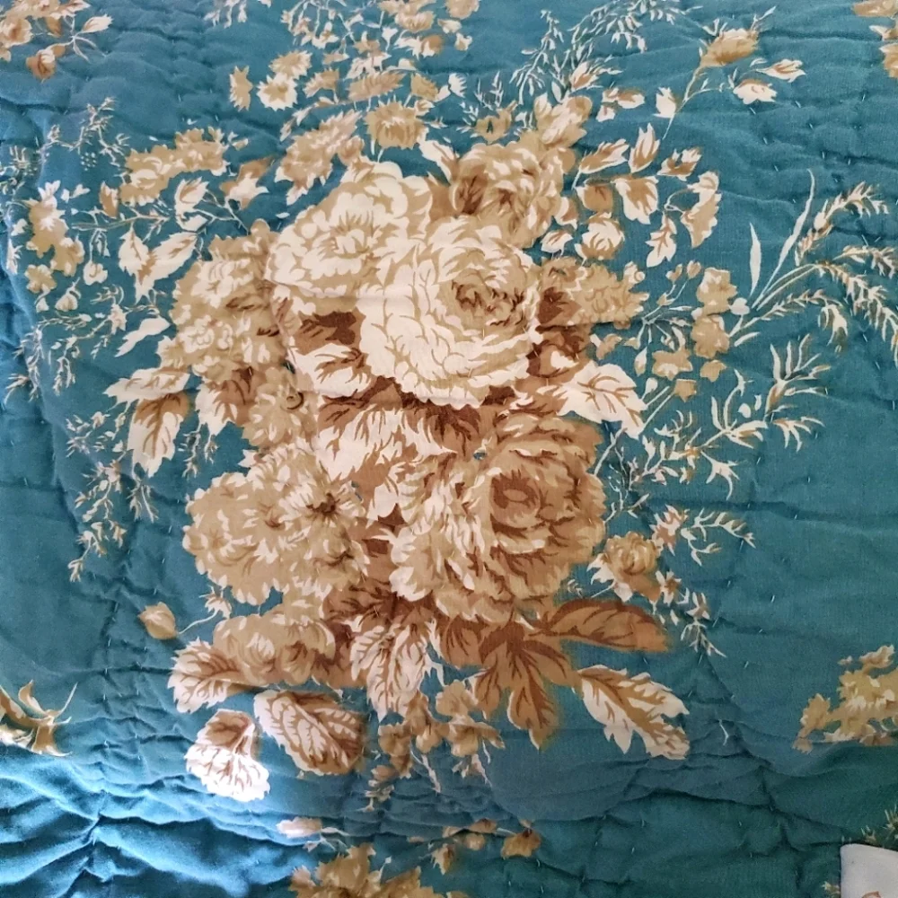 Hand stitched Queen size Quilt CHARTER CLUB - MACY'S WYSIWYG